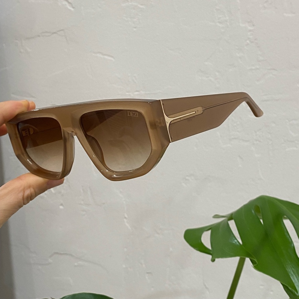 DEZI Sunglasses - Backtrack